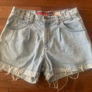 Vintage Levi's SilverTab Loose Fit Denim Jean Shorts Light Wash Frayed‎ USA
